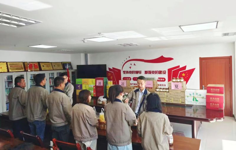 情系職工，夏送清涼&mdash;&mdash;朝物開投公司開展夏日送清涼活動(dòng)