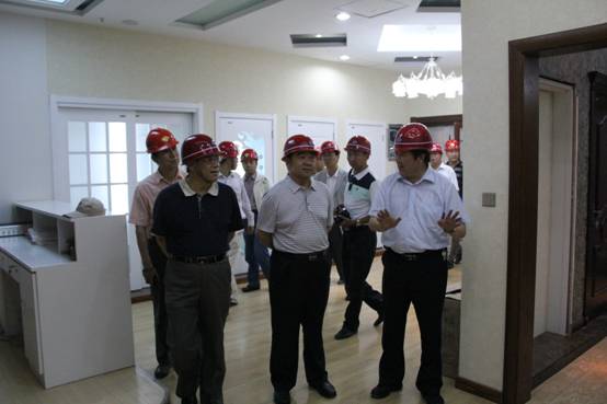 青海省經(jīng)濟委員會黨組書記、主任，省國資委  黨委副書記、副主任吳海昆實地考察物產(chǎn)集團重點項目