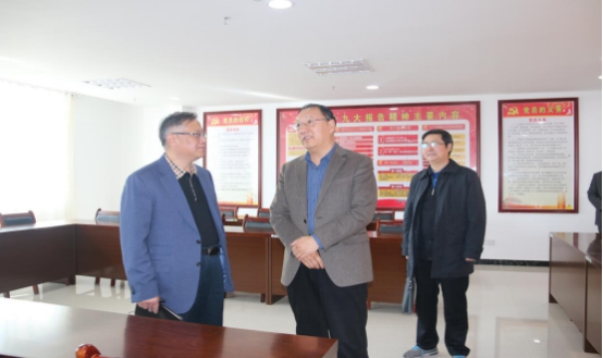 省委常委、省總工會(huì)主席馬吉孝等一行蒞臨青海物產(chǎn)集團(tuán)公司視察，調(diào)研指導(dǎo)道路貨運(yùn)企業(yè)建會(huì)、貨運(yùn)司機(jī)入會(huì)等工作