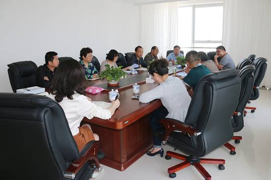 省商務(wù)廳副廳長朱小青協(xié)同西寧海關(guān)、省檢驗(yàn)檢疫局一行深入企業(yè)就保稅物流中心封關(guān)運(yùn)營