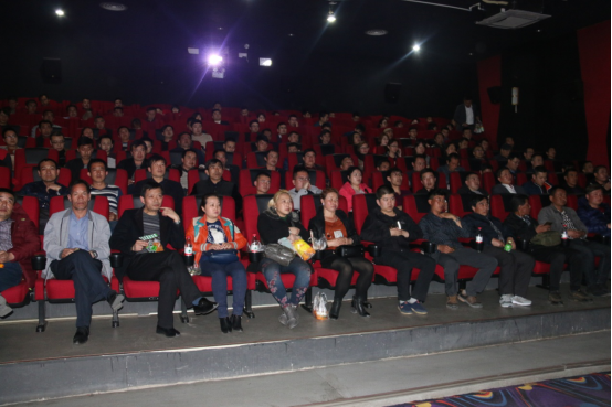 青物集團(tuán)黨委集中組織觀看優(yōu)秀紀(jì)錄片《厲害了，我的國(guó)》